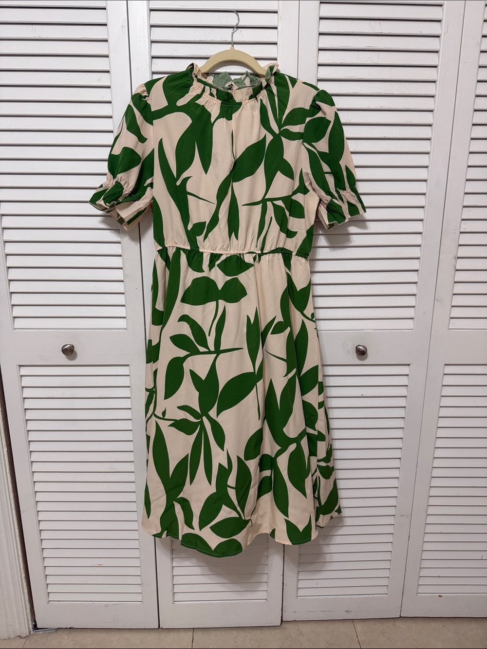 SHEIN Green Leaf-Print Midi Dress on Cream NWOT